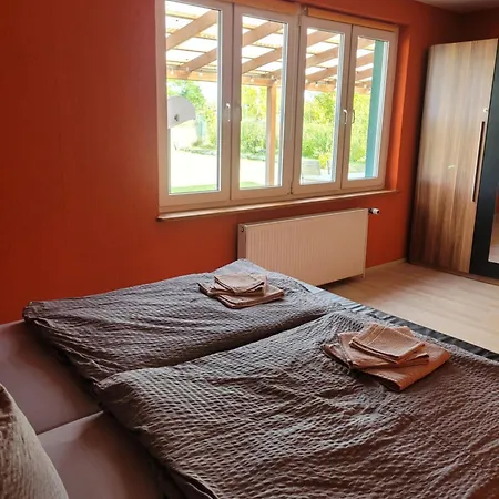 Apartamento Mit überdachter Terrasse Und Garten - 10 Minuten Von Templin *