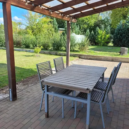 Mit Ueberdachter Terrasse Und Garten - 10 Minuten Von Templin Lägenhet