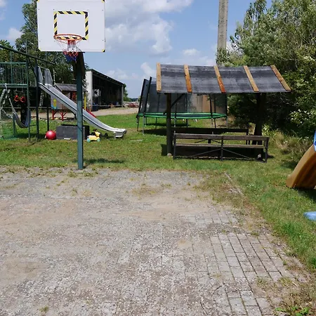 Mit Garten - 10 Minuten Von Templin